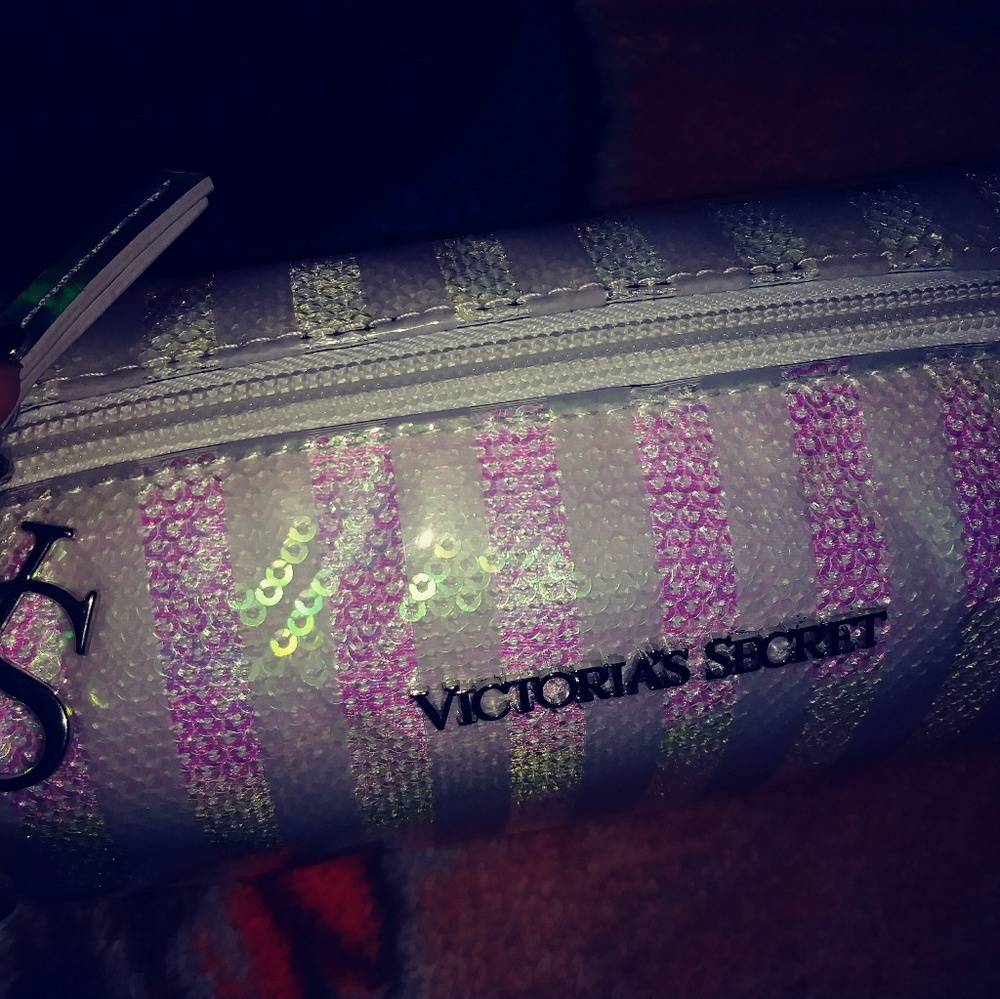 VS.brand new makeup accessories bag - Picture 1 of 4